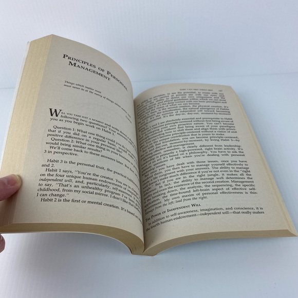 The 7 Habits of Highly Effective People Book Paperback - Picture 8 of 13